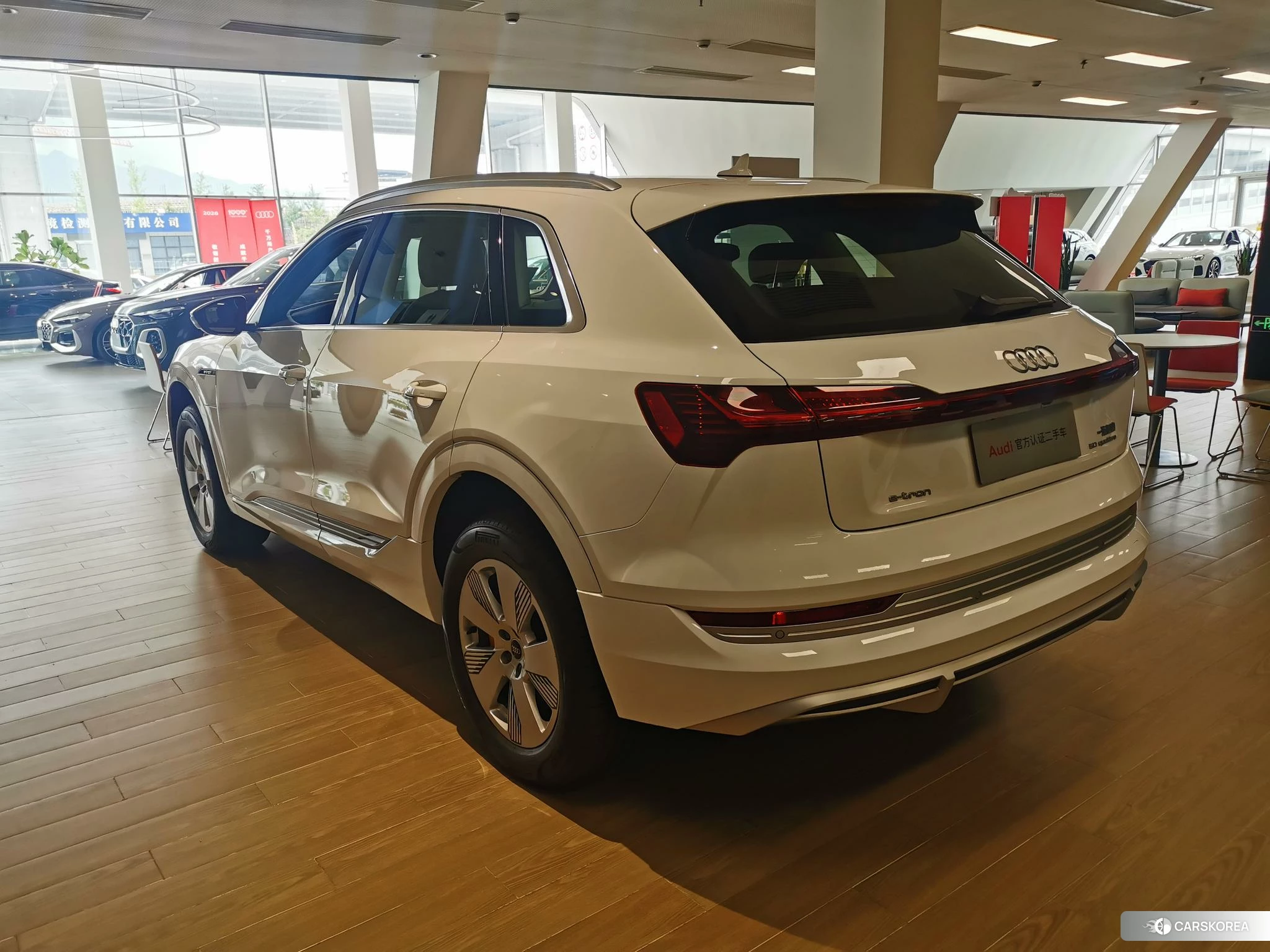 Audi e-tron 2021 Белый из Китая, фото 2
