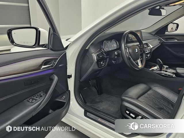 BMW 5 Series (G30) 2018 Белый из Кореи, фото 2