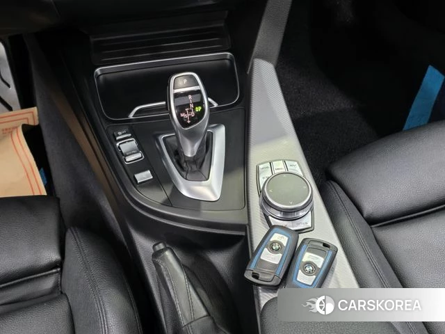 BMW 3 Series (F30) 2018 Белый из Кореи, фото 2