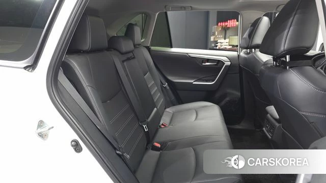 Toyota RAV4 5th Generation 2023 Белый из Кореи, фото 2