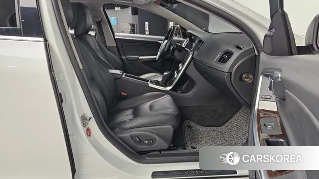 Volvo S60 2018 Белый из Кореи, фото 2