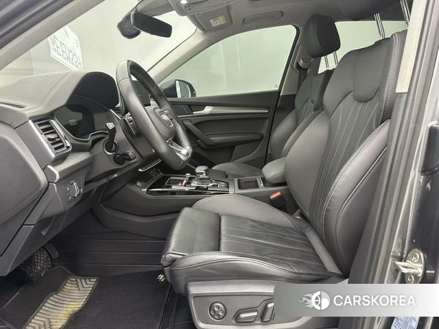 Audi Q5L 2022 Темно-серый из Китая, фото 2