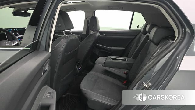 Volkswagen Golf 8th Generation 2025 Серый из Кореи, фото 2