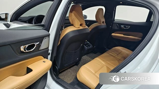 Volvo S60 3rd generation 2024 Белый из Кореи, фото 2