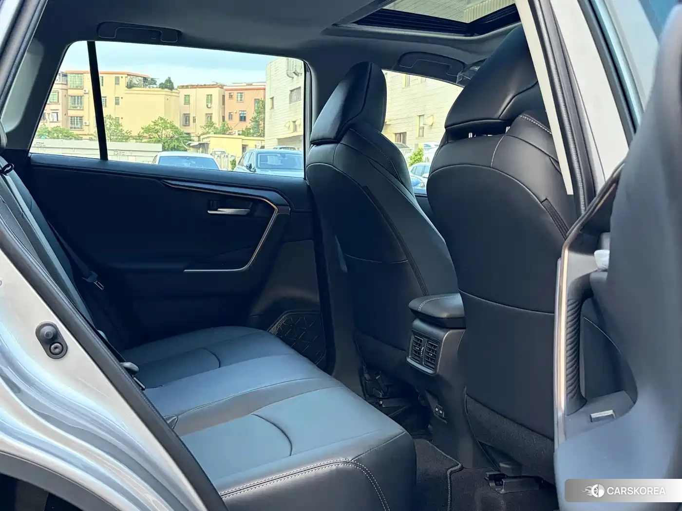 Toyota Wildlander 2025 Silver/gray из Китая, фото 2