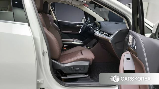 BMW 2 Series Active Tourer (U06) 2024 Белый из Кореи, фото 2