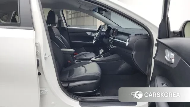 Kia The New K3 2nd generation 2022 Белый из Кореи, фото 2