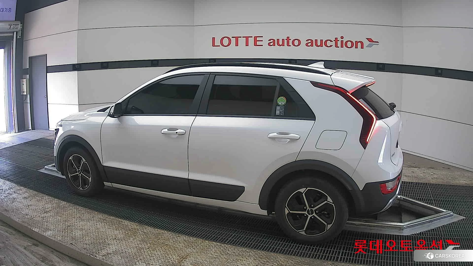 Kia Niro Hybrid 2022 Snow White Pearl (optional) из Кореи, фото 2