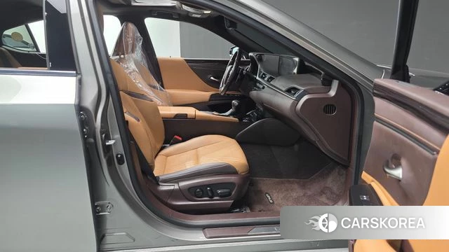 Lexus ES300h 7th generation 2020 Песочный из Кореи, фото 2