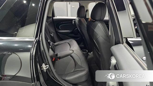 Mini Cooper 2023 Черный из Кореи, фото 2
