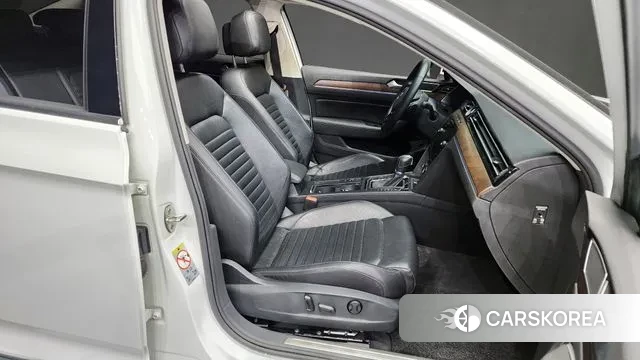 Volkswagen Passat GT (B8) 2018 Белый из Кореи, фото 2