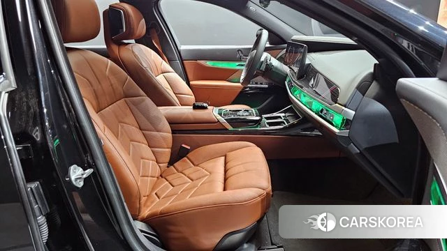 BMW 7 Series (G70) 2025 Черный из Кореи, фото 2