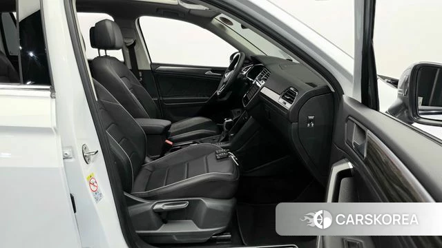 Volkswagen Tiguan Allspace 2022 Белый из Кореи, фото 2