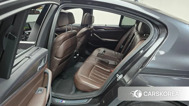 BMW 5 Series (G30) 2018 Серый из Кореи, фото 2