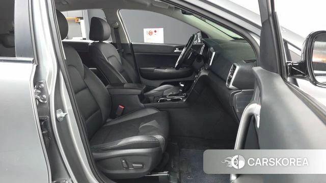 Kia Sportage The Bold 2021 Серебристо-серый из Кореи, фото 2