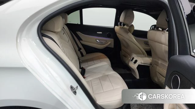 Mercedes-Benz E-Class W213 2022 Белый из Кореи, фото 2