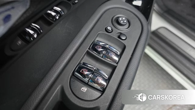 Mini Cooper Countryman 2023 Белый из Кореи, фото 2
