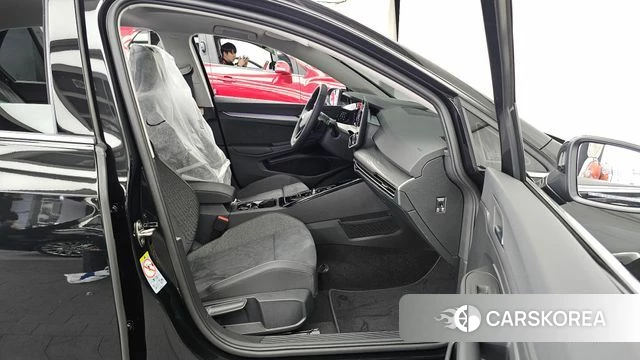 Volkswagen Golf 8th Generation 2026 Черный из Кореи, фото 2