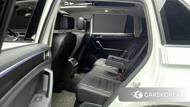 Volkswagen Tiguan second Generation 2023 Белый из Кореи, фото 2