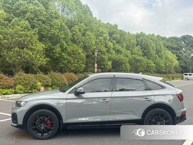 Audi Q5L Sportback 2021 Темно-серый из Китая, фото 2