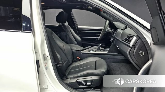 BMW 3 Series (F30) 2018 Белый из Кореи, фото 2