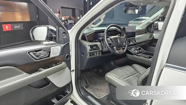 Lincoln Navigator 4th generation 2023 Белый из Кореи, фото 2