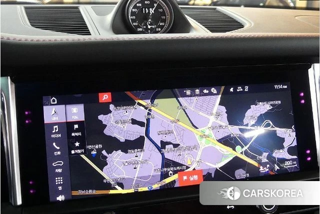 Porsche Macan 2024 Серебристо-серый из Кореи, фото 2