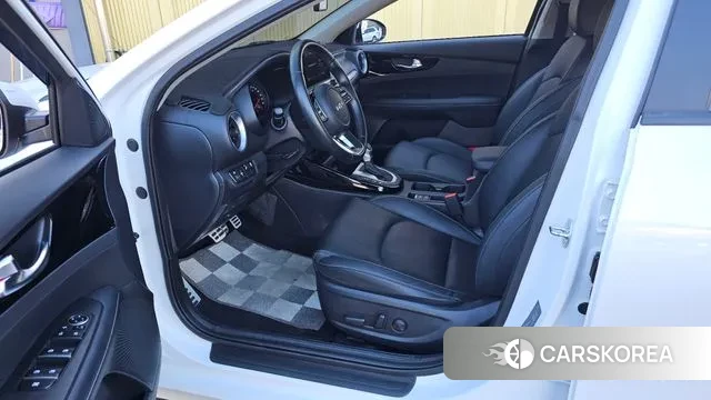 Kia The New K3 2nd generation 2023 Белый из Кореи, фото 2