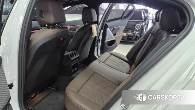 BMW 5 Series (G60) 2025 Белый из Кореи, фото 2
