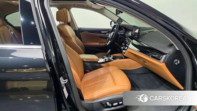 BMW 5 Series (G30) 2022 Черный из Кореи, фото 2