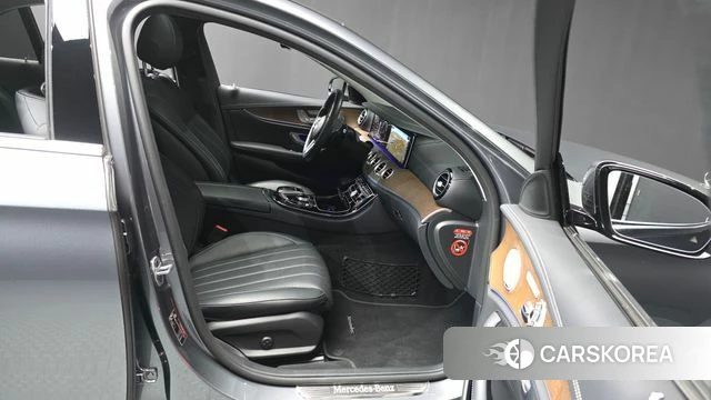 Mercedes-Benz E-Class W213 2018 Серый из Кореи, фото 2