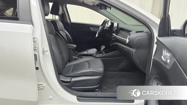 Kia The New K3 2nd generation 2021 Белый из Кореи, фото 2