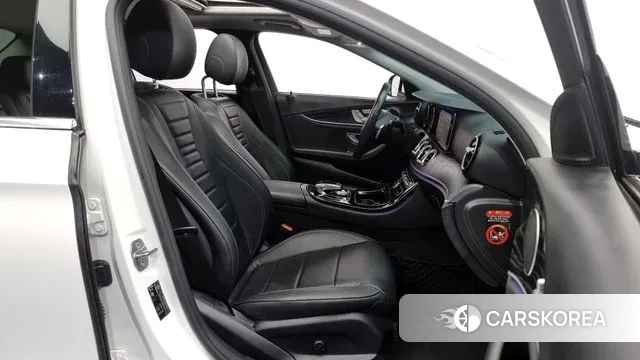 Mercedes-Benz E-Class W213 2018 Белый из Кореи, фото 2