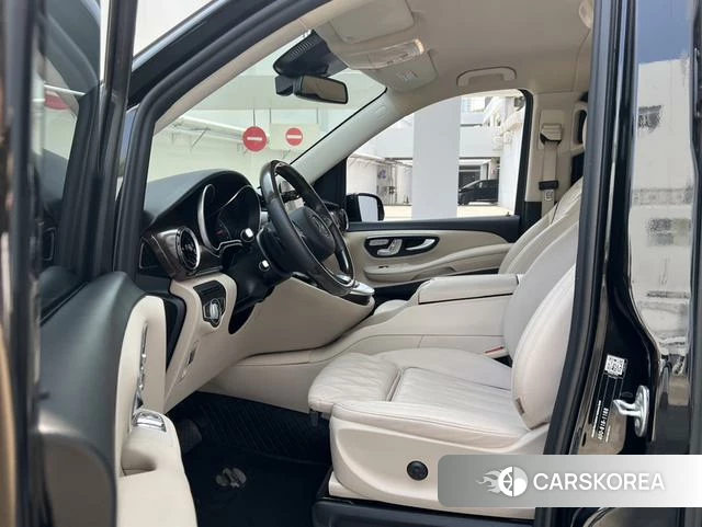 Mercedes-Benz V-class 2023 Черный из Китая, фото 2
