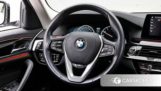BMW 5 Series (G30) 2019 Белый из Кореи, фото 2