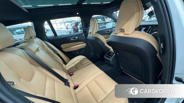 Volvo V60 Cross-Country 2nd Generation 2025 Белый из Кореи, фото 2