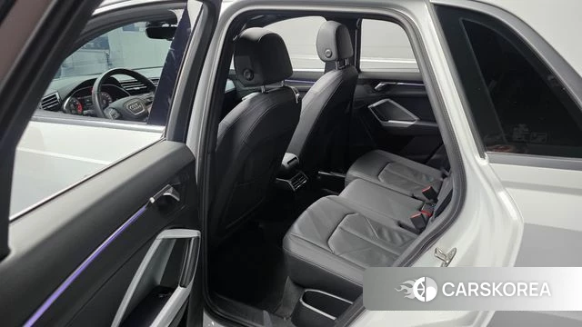Audi Q3 (F3) 2024 Белый из Кореи, фото 2