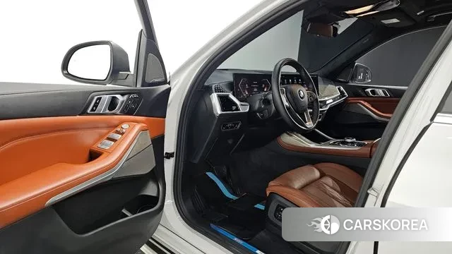 BMW X7 (G07) 2023 Белый из Кореи, фото 2