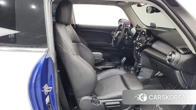 Mini Cooper 2021 Светло-серебряный цвет из Кореи, фото 2