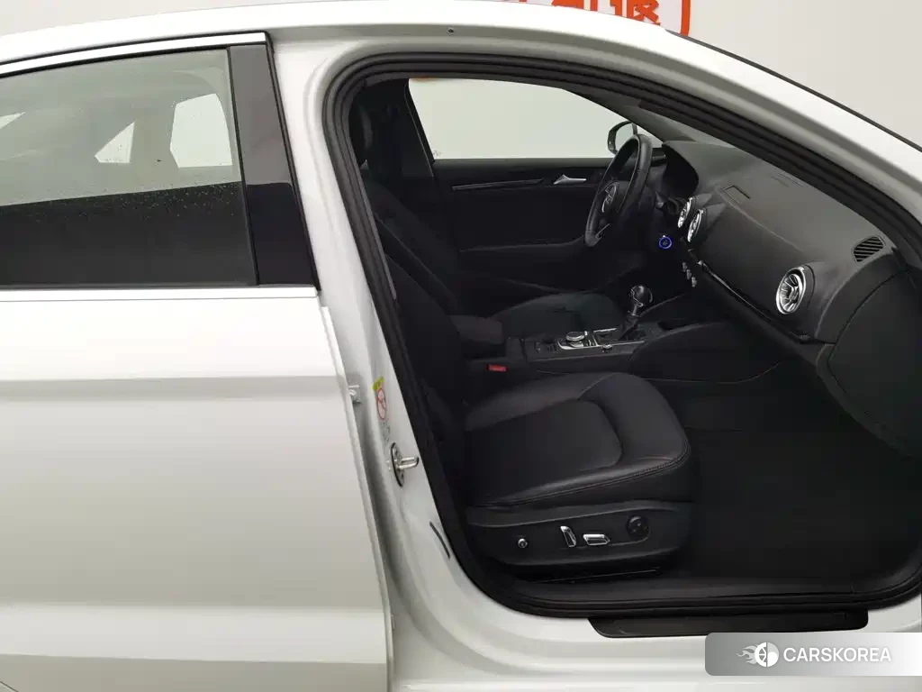 Audi A3 2020 Белый из Китая, фото 2