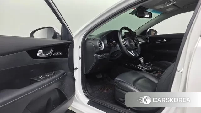 Kia The New K3 2nd generation 2022 Белый из Кореи, фото 2