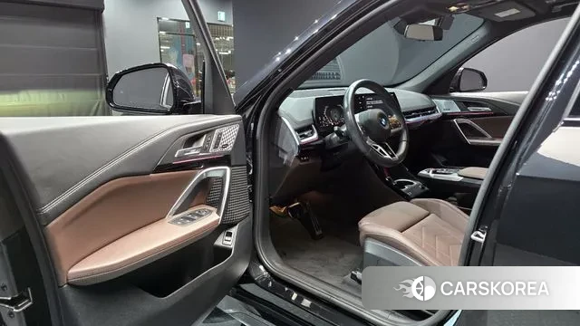 BMW X1 (U11) 2023 Черный из Кореи, фото 2