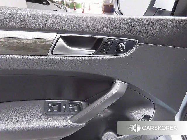 Volkswagen The New Passat 2018 Серебряный из Кореи, фото 2