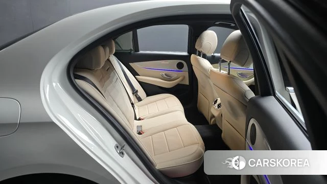 Mercedes-Benz E-Class W213 2021 Белый из Кореи, фото 2