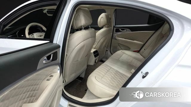 Genesis The New G70 2023 Белый из Кореи, фото 2