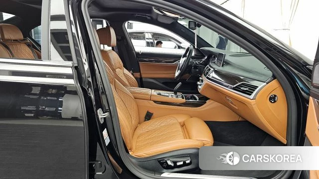 BMW 7 Series (G11) 2021 Черный из Кореи, фото 2