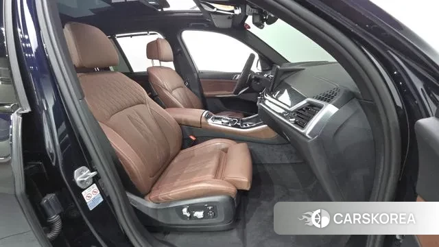 BMW X5 (G05) 2024 Черный из Кореи, фото 2