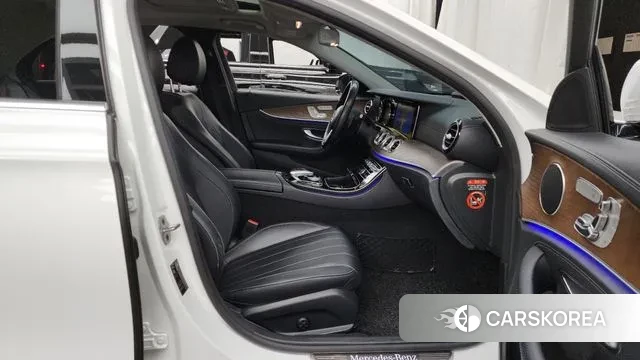 Mercedes-Benz E-Class W213 2019 Белый из Кореи, фото 2