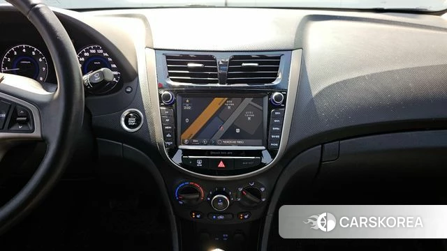 Hyundai Accent (New type) 2018 Белый из Кореи, фото 2