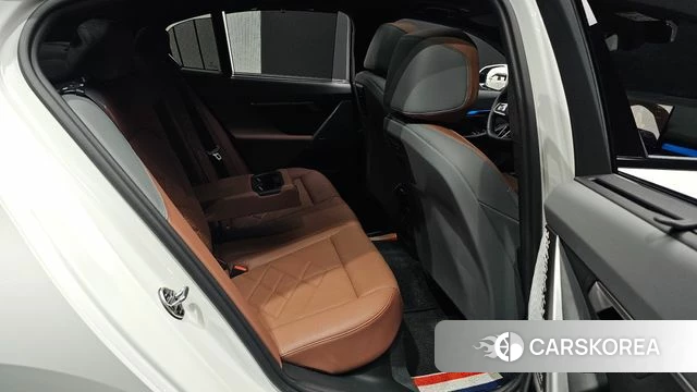 BMW 5 Series (G60) 2024 Белый из Кореи, фото 2